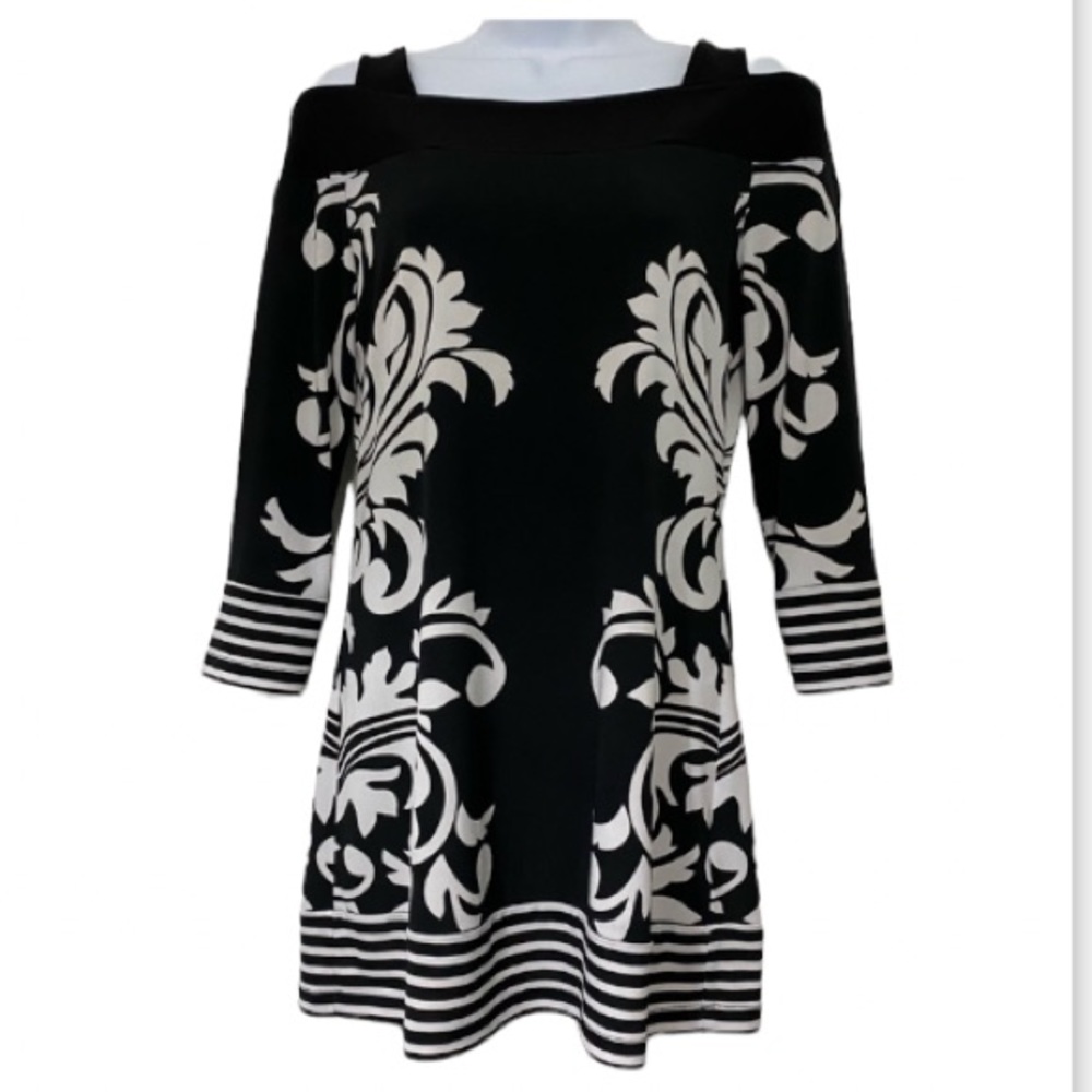 Frank Lyman Design Ladies Size 6. Black and White Top